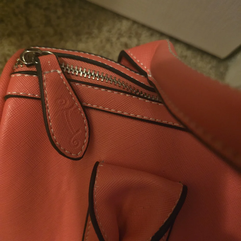 Initials, Inc Coral Barrel Bag NWOT - Picture 5 of 11
